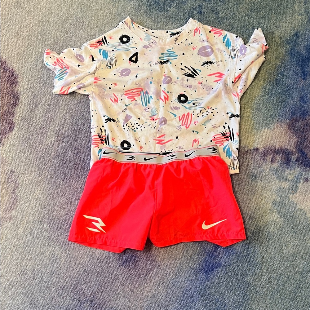 Girls Nike shirt and shirts set. Size small.